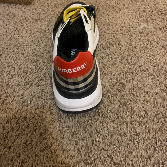 Burberry sneakers. - Picture 9 of 10